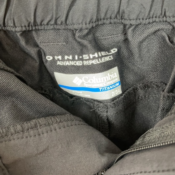 Columbia Titanium Long Athletic Shorts - 2 - Picture 3 of 4